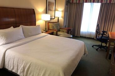 호텔 Hilton Garden Inn Addison