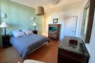 Bed and Breakfast Domaine Les Mûriers