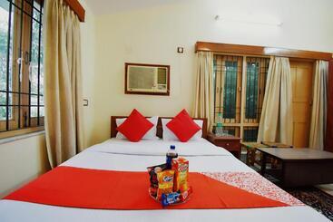 Hotel Oyo 79023 Leela S Residency