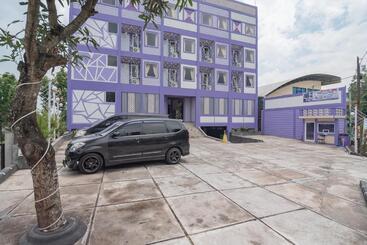 Hotel Reddoorz @ Cipanas Garut