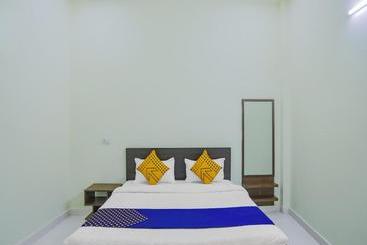 בית מלון כפרי Spot On 78792 Moore Residency