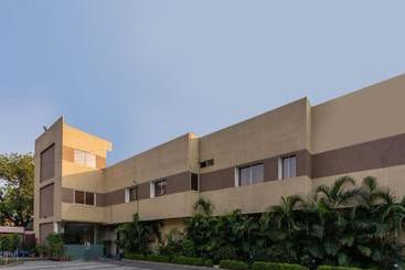 Super Hotel O Villa De Zamindar