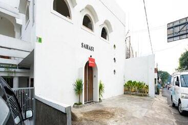 펜션 Reddoorz Near Exit Toll Tanah Baru Bogor