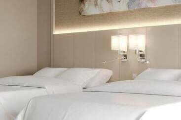 בית מלון כפרי Millennium Lakeview