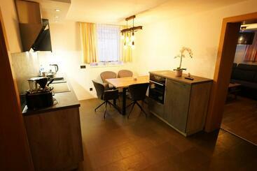 هتل آپارتمان Elinas Mountain Views