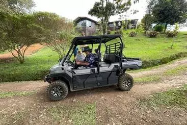 Aamiaismajoitus (B&B) The Lodge At Reventazon River Mountain Ranch