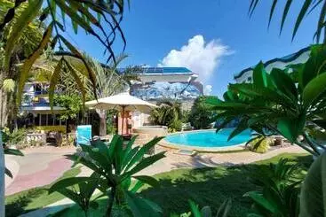 Love's Beach & Dive Resort