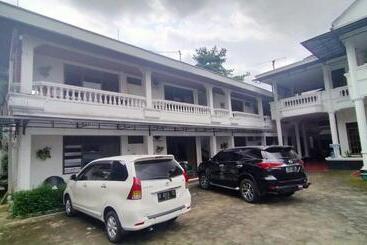 Hotel Garuda Syariah Near Alun Alun Banjarnegara