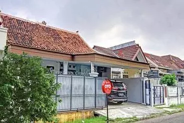 Hotel Oyo 90353 Dewi Guesthouse Syariah