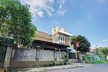 Hotel Oyo 90375 P10 Syariah