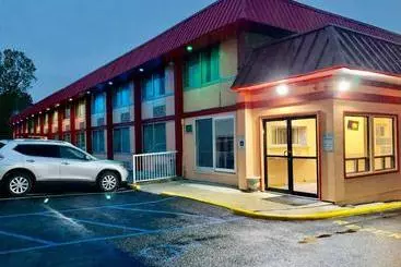 Hotell Red Carpet Inn & Suites