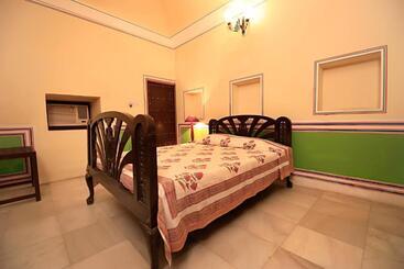 Rajmahal Palace By Kanota Hotels Near Bisalpur Dam