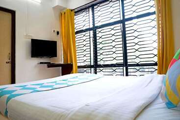 Hotel Goroomgo Space Town Kolkata