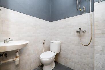 Hotel Reddoorz At Nginden Surabaya