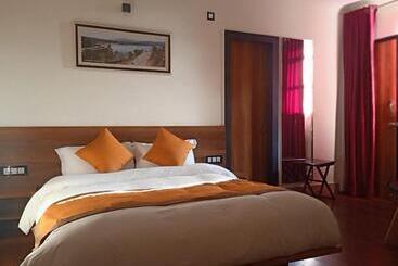 پانسیون Banalari Pine Inn