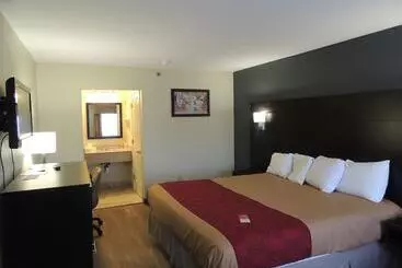 فندق Econo Lodge Freeport  Brunswick Area