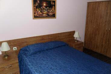 هتل Sea Park Homes Neshkov