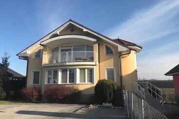 تختخواب و صبحانه Room Oaza Miru