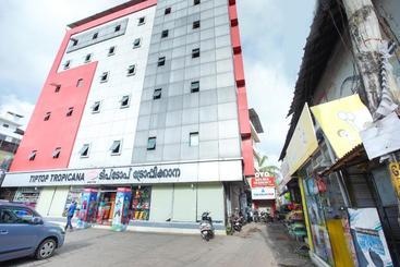 Hotelli Oyo 38562 Delma Residency