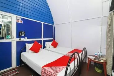 Hotel Airport A4 Transit Hub   Eco Chalets