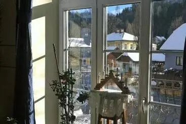 ホテル Gasthof Zum Niederhaus   Familie Perthold