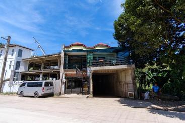 Hotel Reddoorz @ Poblacion 6 Coron