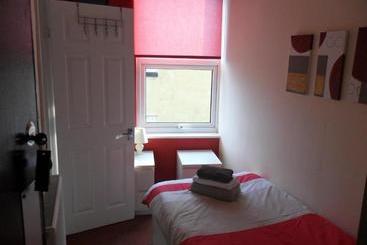 Main Top Hotel By Oyo Rooms