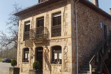 ペンション Pensión Susierra