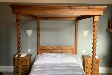 Lansdown House Bed & Breakfast