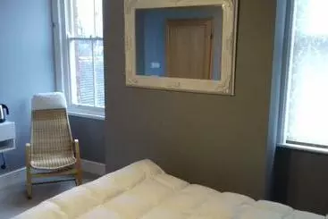 Lansdown House Bed & Breakfast