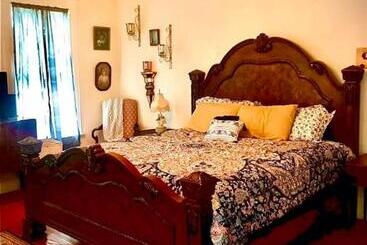 Historic 1912 Hoover House Bed And Breakfast