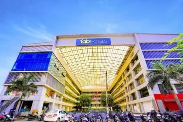 Hotel Super Collection O Adajan Formerly Royal Paradise