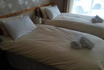 Отель The Glenavon