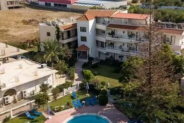 Lyristis Dinos Studios & Apartments