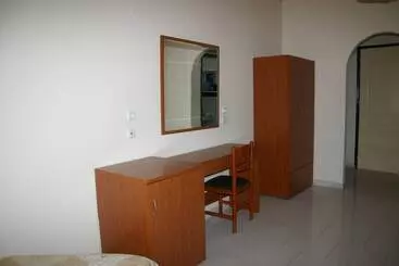 Lyristis Dinos Studios & Apartments