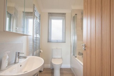 茅舍 Luxury Family Beechwood Lodge With Hot Tub