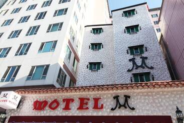 מוטל Suwon Station M