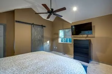 Casa Rural Mt Baker Lodging Cabin 2  Sleeps 8