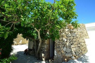 Lovely Cottage In Marina Di Mancaversa Near Sea