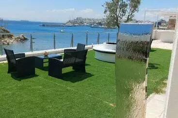 هاستل Bedwave Seaside Mansion