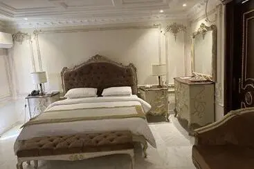 ホテル Arish Luxury Suites