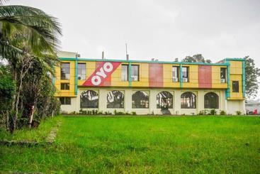 酒店 Oyo 80853  & Lawn By Dhotre