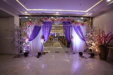 호텔 Idhayan Palace