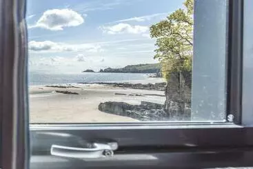 Hotel No 4 Ocean Cabins   Saundersfoot Harbour   Saundersfoot