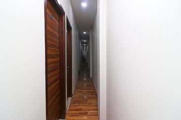 בית מלון כפרי Oyo 38799 Savoy Guest House