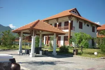 هتل Lang Co Beach Resort