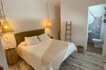 膳宿费 Alma Zahora