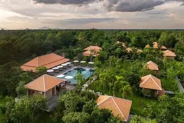 Hotel Farmhouse Resort & Spa
