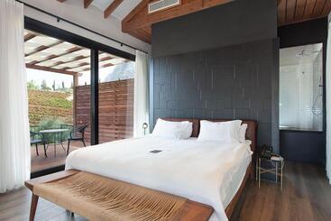 Отель Gillham Vineyard