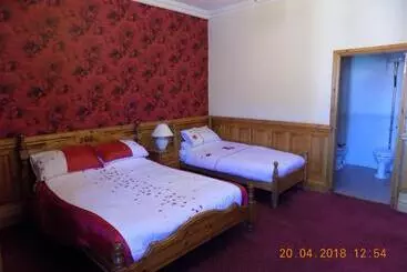 ベッドアンドブレックファースト The Londesborough Arms Bar With En Suite Rooms